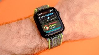 Apple Watch SE 2022 showing the activity widget in watchOS 11